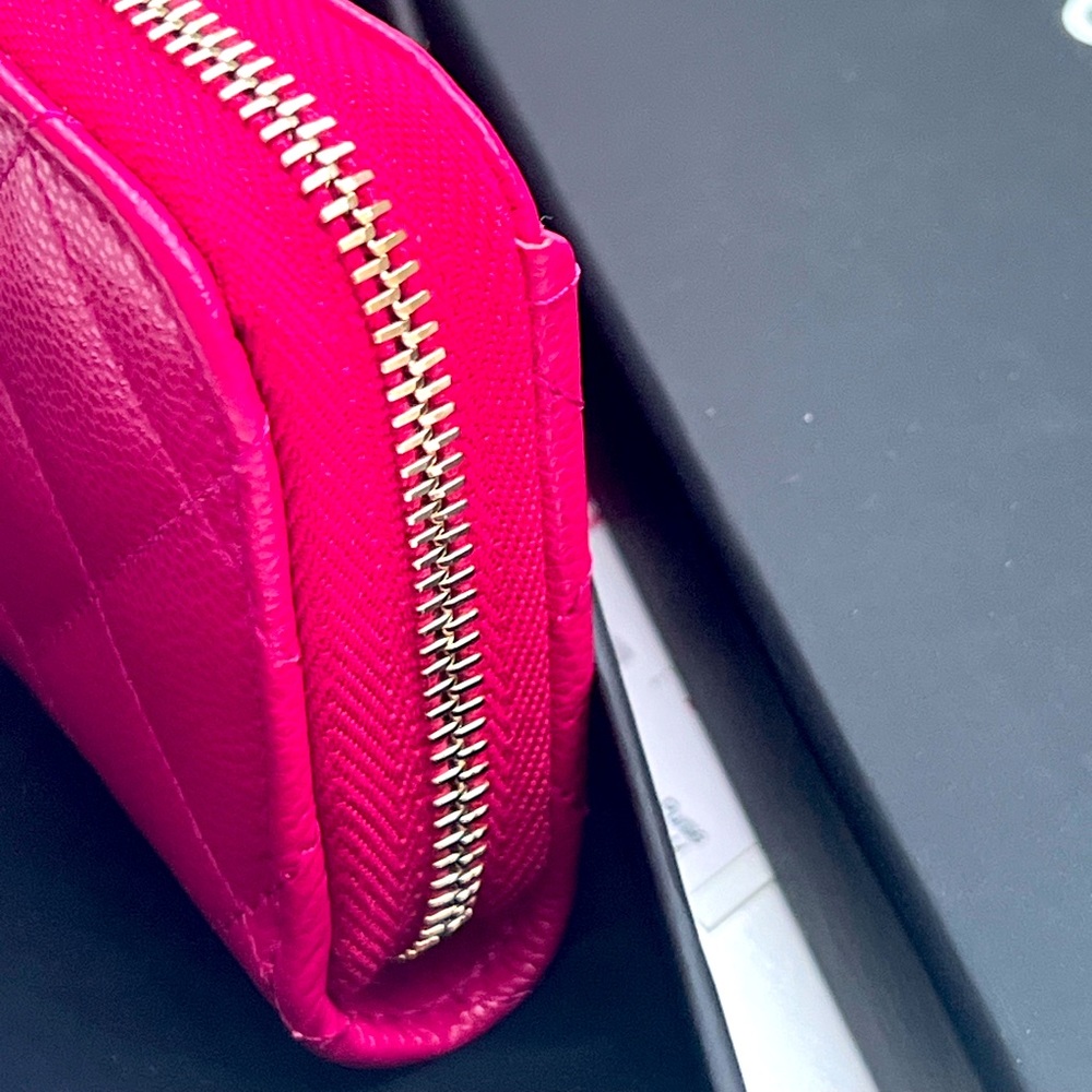 CHANEL Classic Zip Compact Cardholder - Picture 4 of 7